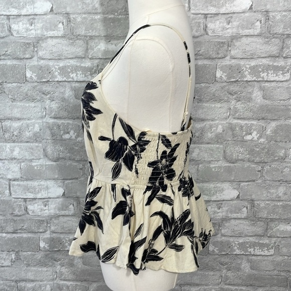 Monteau Linen Floral Tank Top - Picture 3 of 8